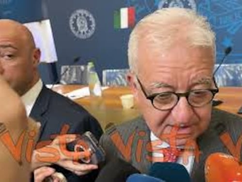 Mantovano su dipendenze: Non solo droghe, ora anche social. Fondamentale ruolo della scuola