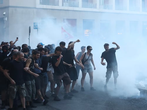 Sempre dalla stessa parte: contro la polizia
