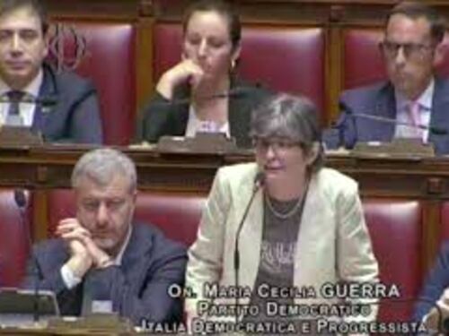 Cecilia Guerra (Pd) intona canto delle mondine "Sebben che siamo Donne" in Aula