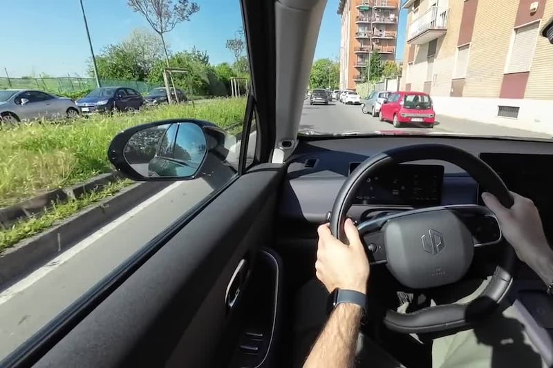 Leapmotor C10 REEV: guarda il video