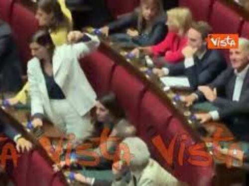 Legge elettorale, il voto in Aula alla Camera, poi gli applausi della maggioranza per il "Sì"