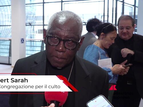 Card. Sarah: “Rispettare l’autodeterminazione dei popoli e la loro convinzione religiosa"