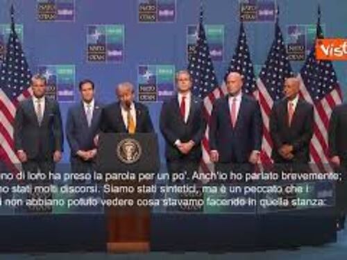 Trump a vertice Nato: Molto amore qui, leader hanno il bene nel loro cuore. Persone intelligenti