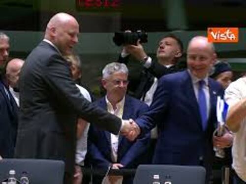 Meloni arriva al Consiglio Ue di Bruxelles, baci e abbracci con Metsola, Kallas e Christodoulids