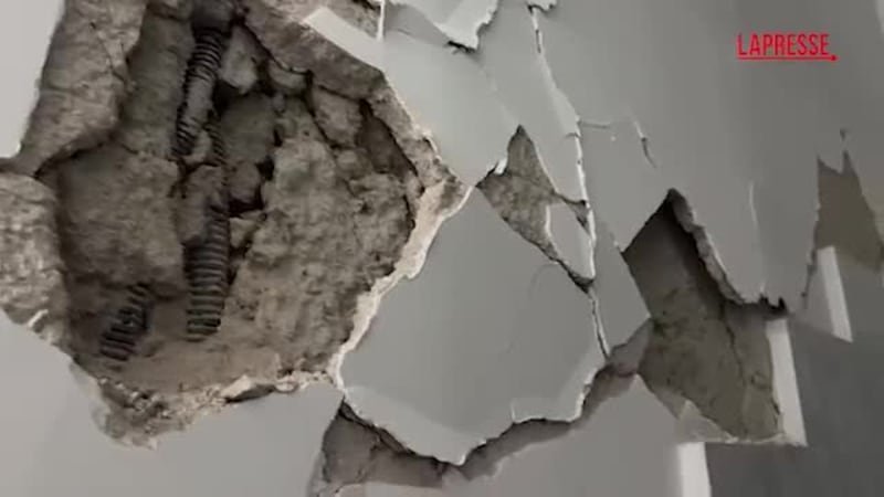 Paura e calcinacci lungo i marciapiedi