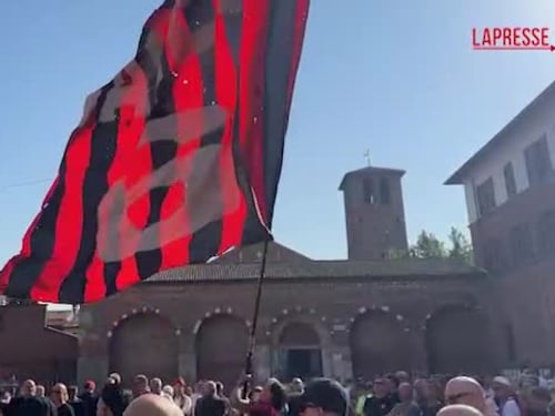 La bandiera con il numero 6: "Leggenda immortale" - VIDEO
