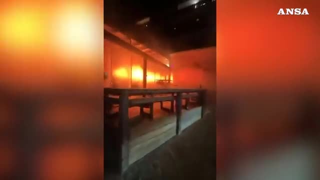 I ragazzi cercano di sfondare le vetrate: nuovo video choc su Crans Montana