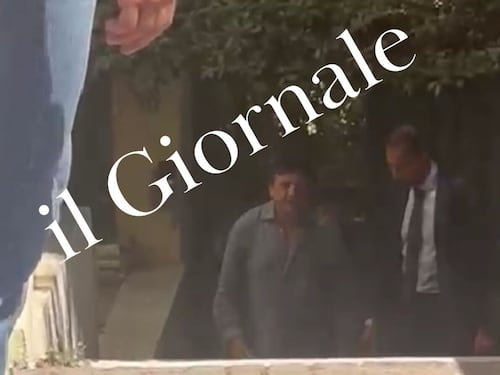 ESCLUSIVO - Il video dell'arresto di Lavitola: l'imprenditore viene portato via dalla sua casa