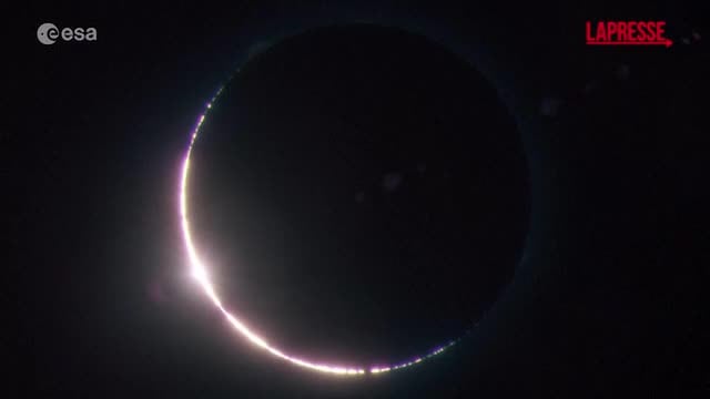 Eclissi solare totale, in Italia sarà visibile alle 19.30: ecco cosa succederà - VIDEO