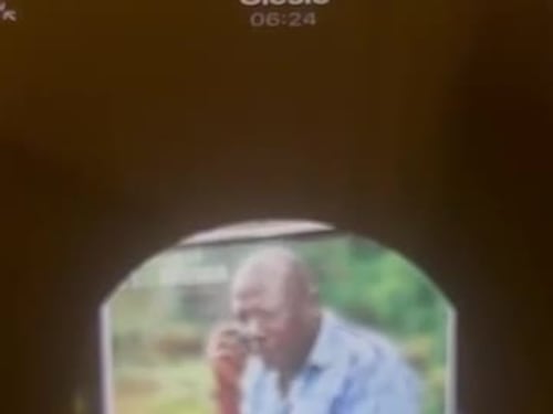 Ascolta la telefonata