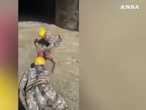 Oltre 100 lavoratori intrappolati nel tunnel di una centrale idroelettrica in Nepal