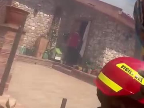 Incendio a Taormina, signora messa in salvo dal sindaco e dalla polizia municipale