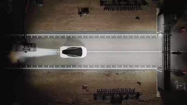 Tesla Roadster, com'è la prima auto volante di Elon Musk coi razzi di SpaceX