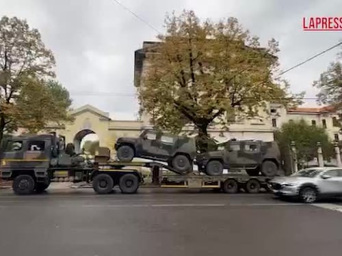 L'arrivo dei parà della Folgore a Milano - VIDEO