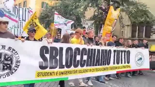 Cortei: concluso senza incidenti "Sblocchiamo tutto" a Roma