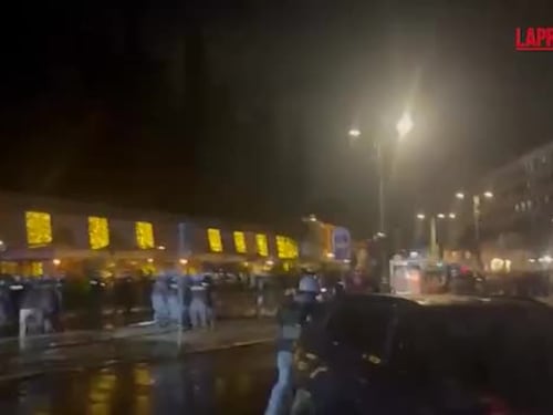 Idranti a Piazza dell'Emporio - VIDEO